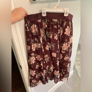 Torrid NWT purple floral midi skirt with liner underneath size 1 stretchy waist